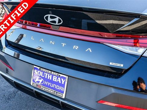 Certified 2025 Hyundai Elantra SEL image 7