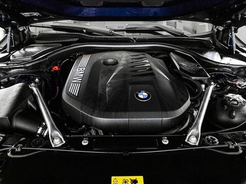 Used 2026 BMW 550e xDrive w/ Premium Package image 24