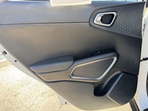 Certified 2022 Kia Soul S image 11