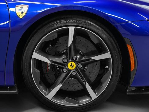Used 2023 Ferrari SF90 Spider image 15