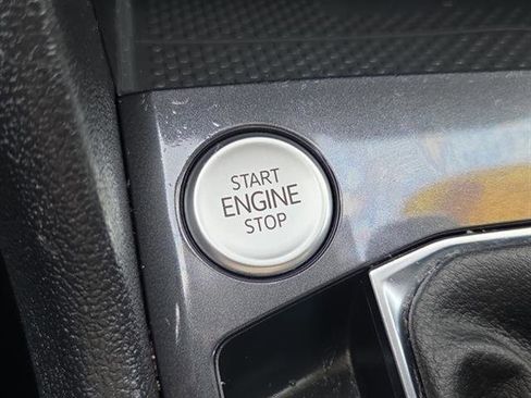 Used 2022 Volkswagen Tiguan SE image 22