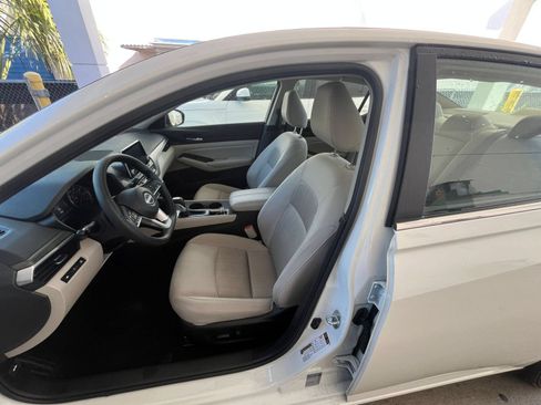 Used 2025 Nissan Altima 2.5 SV FWD image 28