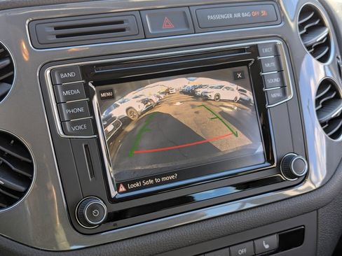 Used 2017 Volkswagen Tiguan S image 18