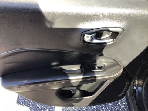Used 2018 Jeep Compass Sport FWD image 39