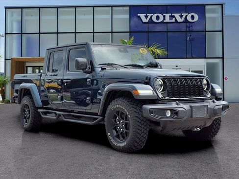 Used 2025 Jeep Gladiator Sport AWD/4WD image 1