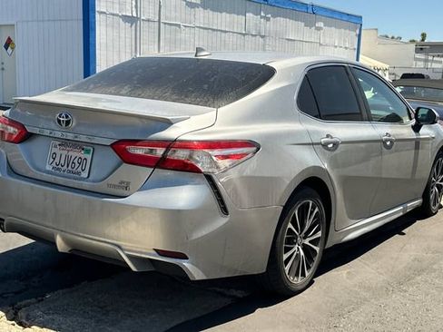 Used 2020 Toyota Camry SE w/ Carpet Mat Package FWD image 5