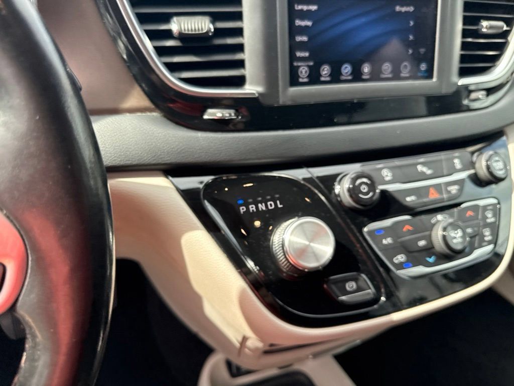 Used 2019 Chrysler Pacifica Touring-L FWD image 23