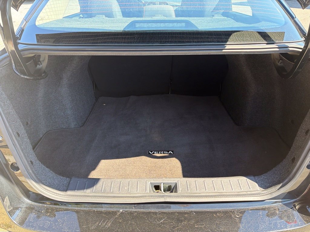 Used 2024 Nissan Versa SR FWD image 11