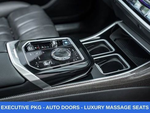 Used 2023 BMW i7 xDrive60 w/ Executive Package 2 AWD/4WD image 35