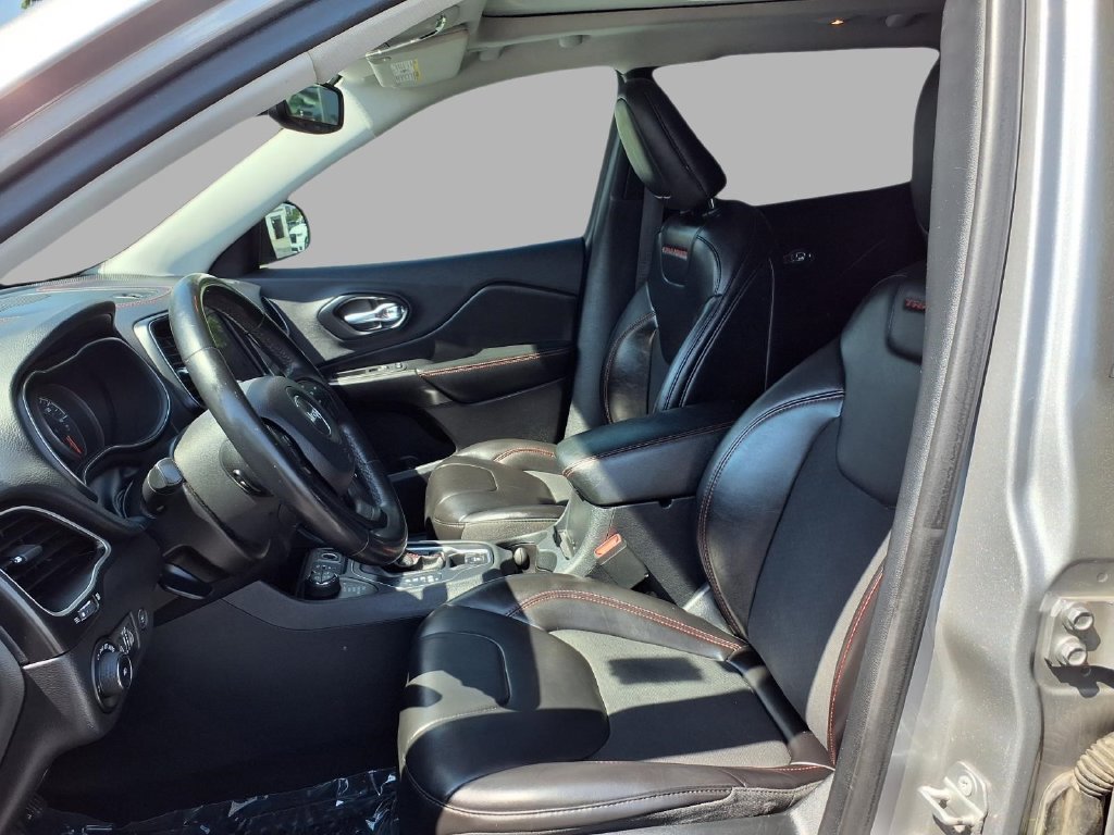 Used 2019 Jeep Cherokee Trailhawk w/ Comfort/Convenience Group AWD/4WD image 22