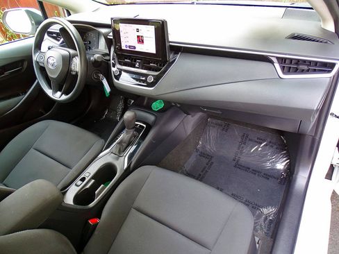 Used 2023 Toyota Corolla LE FWD image 33