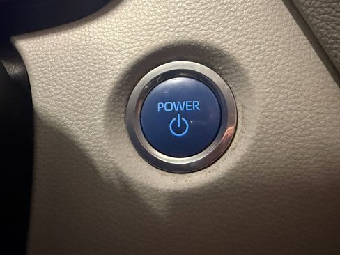 Used 2022 Toyota Corolla LE FWD image 30