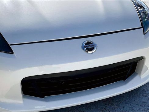 Used 2020 Nissan 370Z Coupe image 23