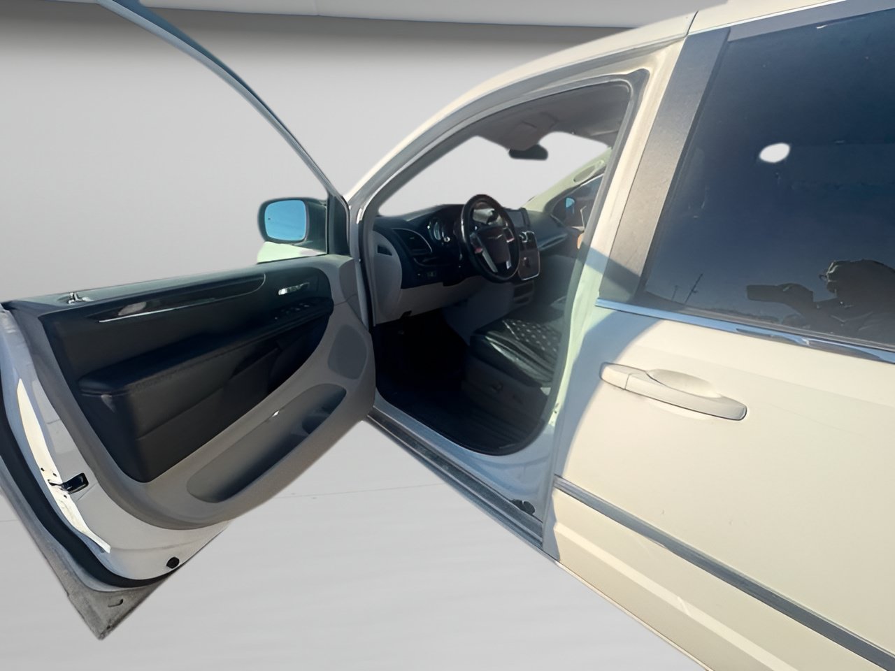 Used 2012 Chrysler Town & Country Touring-L w/ Entertainment Group #2 FWD image 13