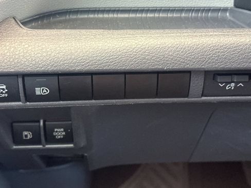 Certified 2024 Toyota Sienna LE AWD/4WD image 32
