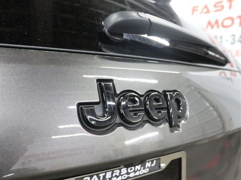 Used 2020 Jeep Grand Cherokee Altitude AWD/4WD image 9