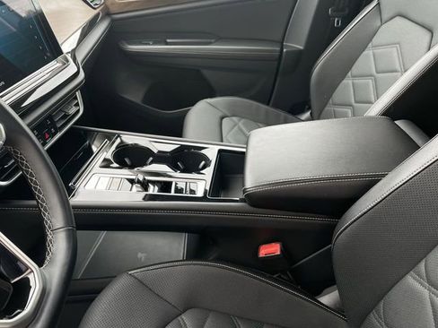 Used 2025 Volkswagen Atlas SE image 20