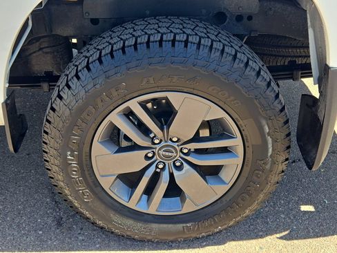 Certified 2025 Nissan Frontier SV RWD image 32