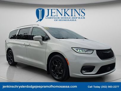 Used 2021 Chrysler Pacifica Touring-L w/ Uconnect Theater Family Group