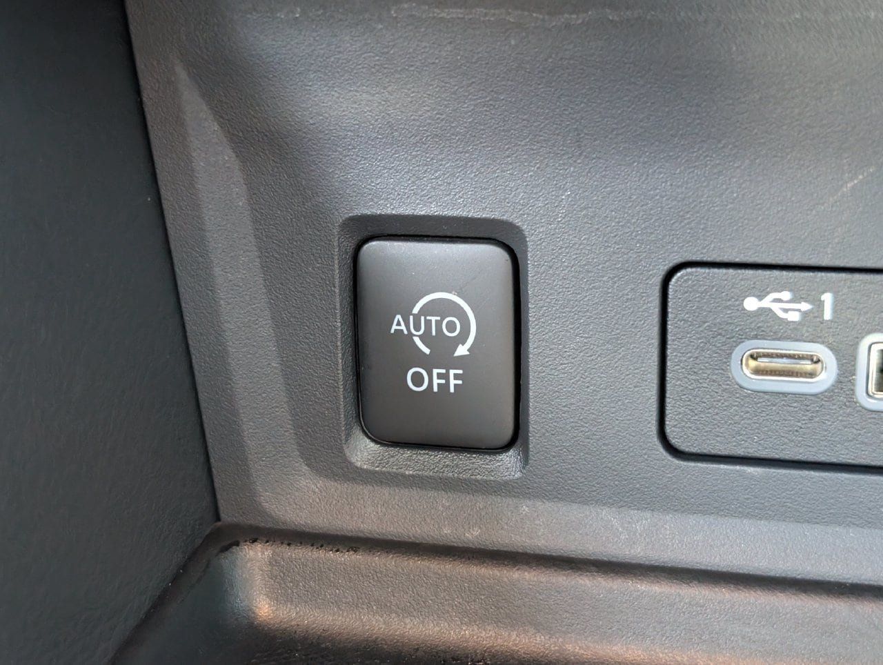 Used 2025 Nissan Sentra SR w/ SR Premium Package FWD image 20