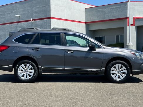 Used 2018 Subaru Outback 2.5i Premium AWD/4WD image 6