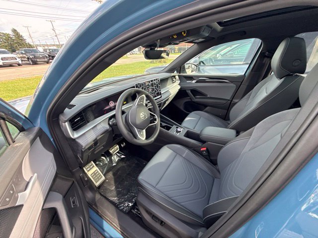 New 2026 Volkswagen Tiguan SE R-Line AWD/4WD image 11