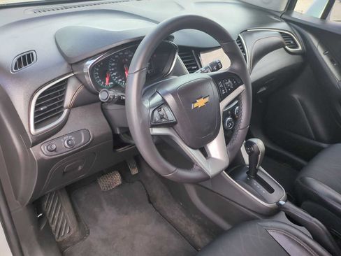 Used 2018 Chevrolet Trax LT w/ LT Convenience Package FWD image 10