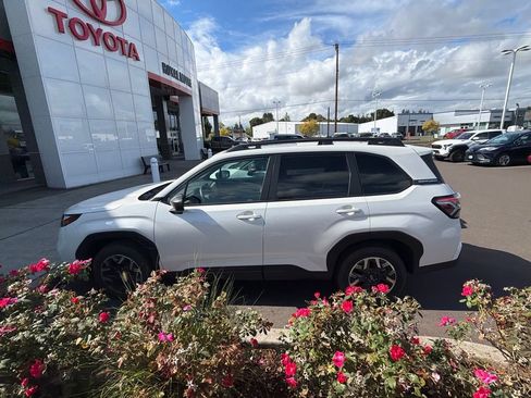 Used 2025 Subaru Forester Premium w/ Convenience Package #1 AWD/4WD image 7