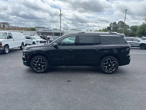 New 2026 Chevrolet Traverse High Country w/ LPO, Floor Liner Package FWD image 18
