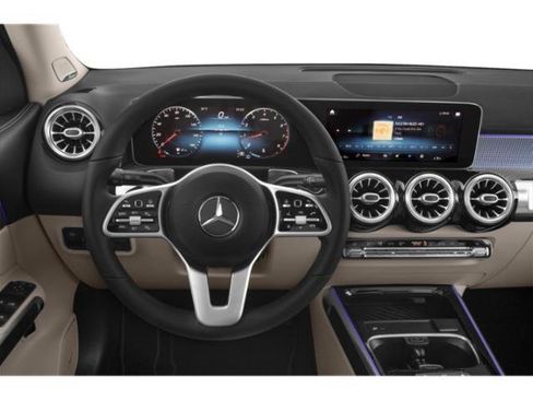 Used 2022 Mercedes-Benz GLB 250 4MATIC image 2