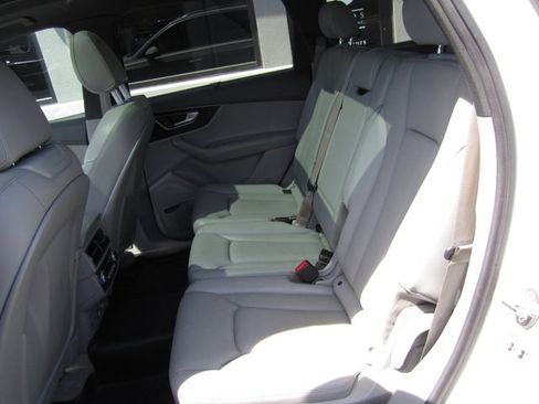 Used 2017 Audi Q7 3.0T Prestige AWD/4WD image 9