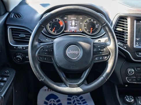 Used 2019 Jeep Cherokee Trailhawk image 15