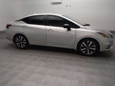 Used 2020 Nissan Versa SR FWD image 11