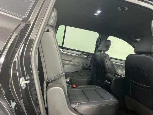 Used 2025 GMC Acadia Elevation w/ Elevation Premium Package image 29