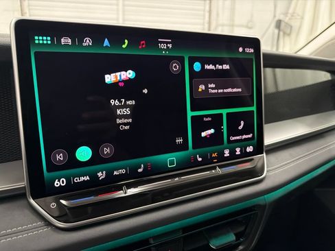 Used 2025 Volkswagen Tiguan SE FWD image 18