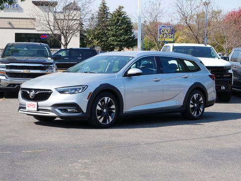 Used 2018 Buick Regal Preferred w/ Sights and Sounds Package image 3