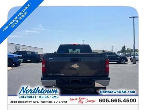 Used 2010 Chevrolet Silverado 2500 LT w/ Interior Plus Package AWD/4WD image 11