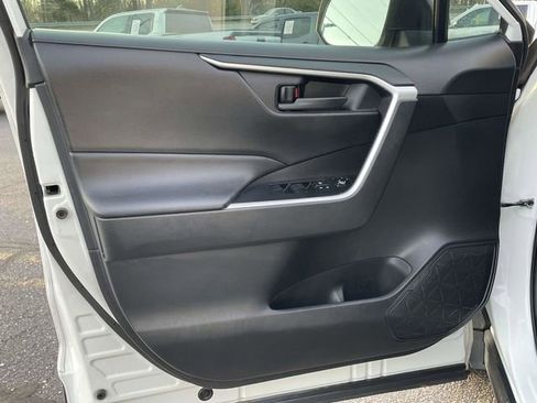 Used 2021 Toyota RAV4 LE image 15