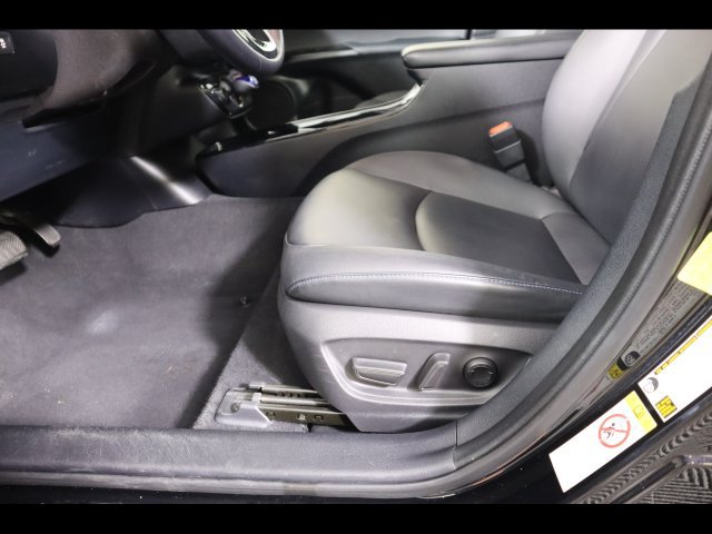 Used 2022 Toyota Prius Limited FWD image 24