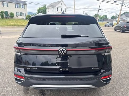 Used 2025 Volkswagen Taos SE AWD/4WD image 7