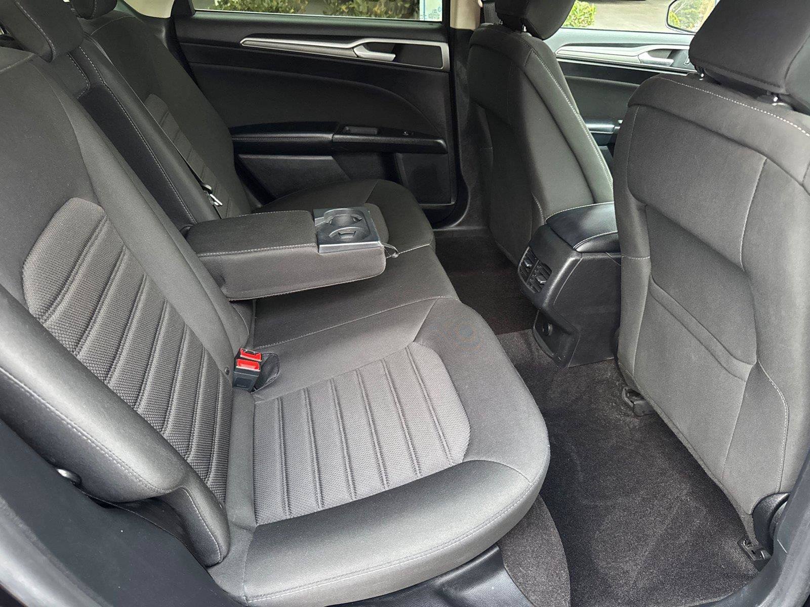 Used 2020 Ford Fusion SE FWD image 17