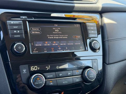 Used 2018 Nissan Rogue SL w/ Premium Package AWD/4WD image 9
