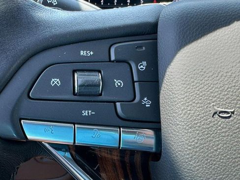 Used 2023 Cadillac Escalade Premium Luxury image 21