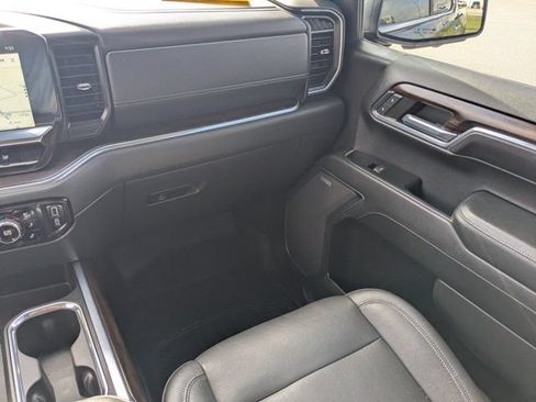 Used 2022 GMC Sierra 1500 SLT w/ SLT Premium Plus Package AWD/4WD image 17