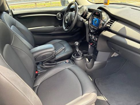 Used 2019 MINI Cooper 2-Door Hardtop FWD image 6
