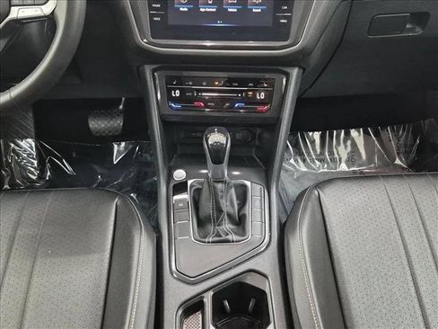 Used 2022 Volkswagen Tiguan SE FWD image 12