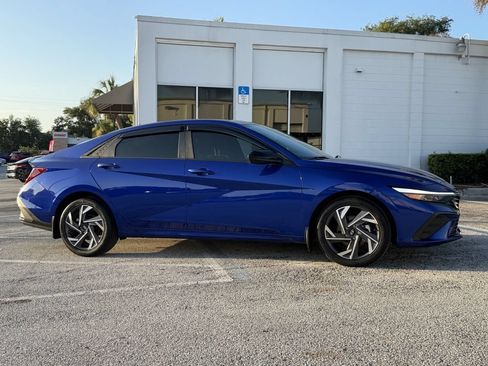Used 2025 Hyundai Elantra Sport FWD image 1
