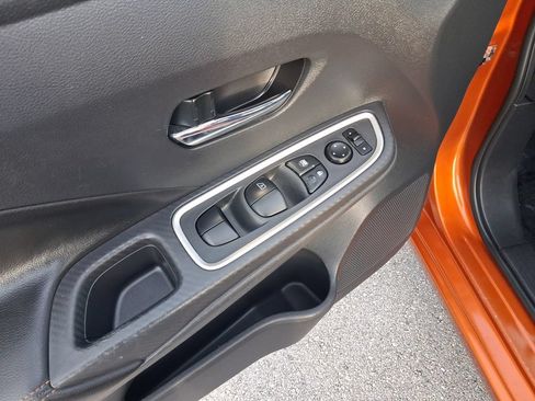Used 2020 Nissan Versa SR FWD image 15