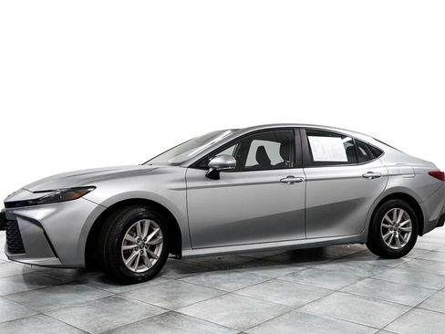 Used 2025 Toyota Camry LE FWD image 4