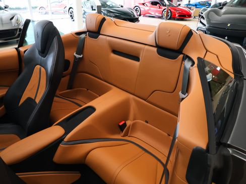 Used 2025 Ferrari Roma Spider RWD image 40